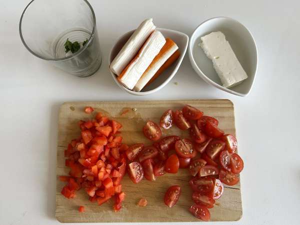 Salată de cușcuș perlat cu surimi: proaspătă, ușor de preparat și perfectă pentru vară - Preparare etapa 3