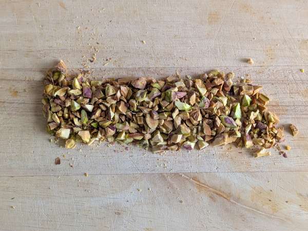 Conchiglioni umpluți, serviți reci, cu stracciatella, fistic, roșii cherry și lămâie - Preparare etapa 6