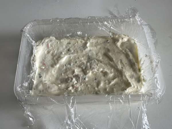 Terină de surimi fără gătire: un aperitiv rece, ușor de preparat și perfect pentru vară - Preparare etapa 7