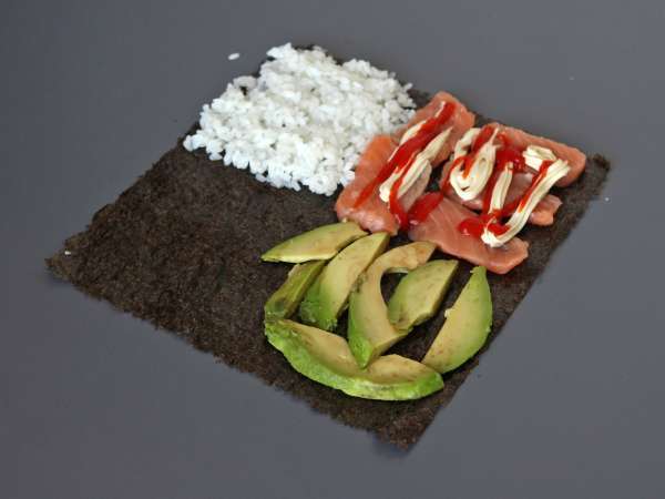 Sandviș de sushi cu somon, avocado și mango: proaspăt, original și extrem de delicios - Preparare etapa 7