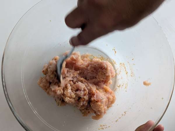 Burgheri de pui la friteuza cu aer cald, pufoși și suculenți - Preparare etapa 4