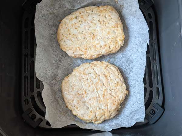 Burgheri de pui la friteuza cu aer cald, pufoși și suculenți - Preparare etapa 9
