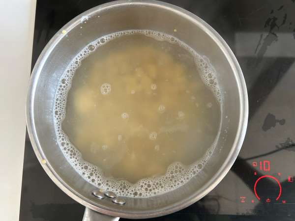 Salată de cușcuș perlat, caise coapte, brânză feta și rucola - Preparare etapa 4