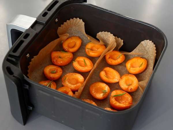 Tiramisu cu caise coapte: desertul fructat și cremos, perfect pentru vară - Preparare etapa 2