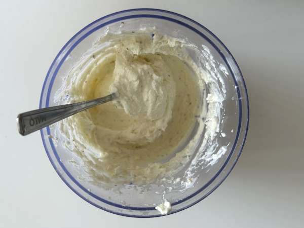 Cremă de Feta și caise coapte – pasta perfectă pentru aperitiv! - Preparare etapa 2