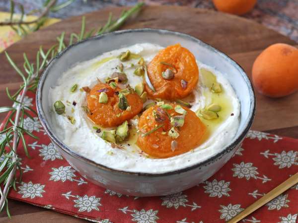Cremă de Feta și caise coapte – pasta perfectă pentru aperitiv! - Preparare etapa 3