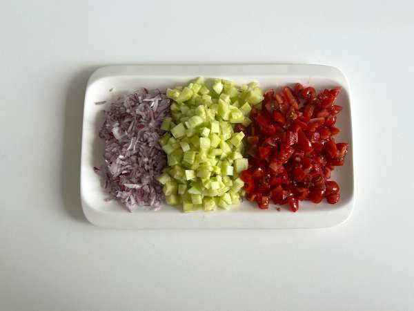 Salată de cușcuș și gazpacho: o rețetă proaspătă, originală și fără gătit - Preparare etapa 4