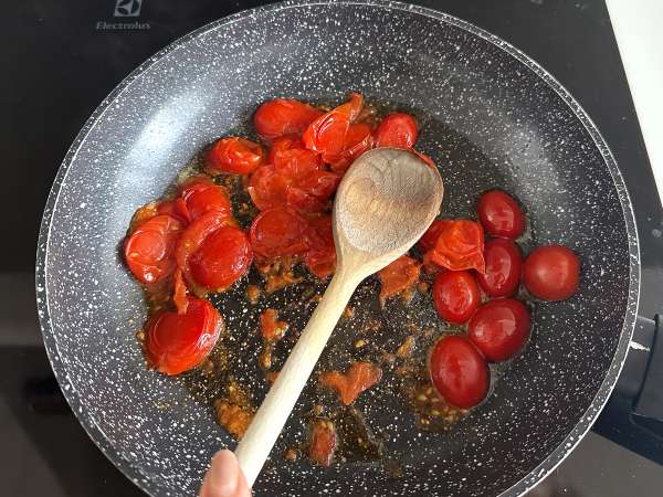 Spaghete cu sardine: o rețetă simplă și ieftină! - Preparare etapa 4