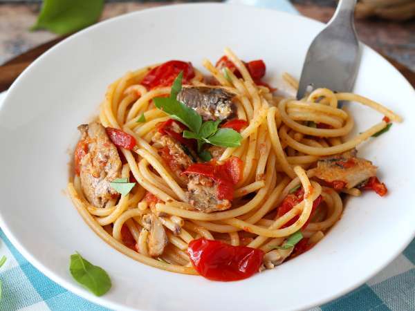 Spaghete cu sardine: o rețetă simplă și ieftină! - Preparare etapa 7