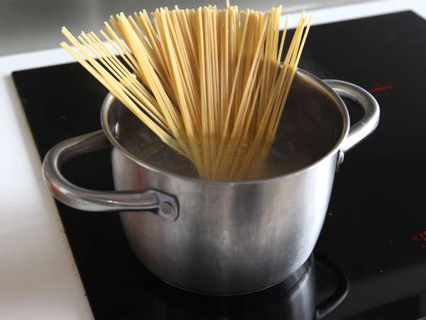 Paste reci cu gazpacho, o rețetă de vară proaspătă și savuroasă - Preparare etapa 1