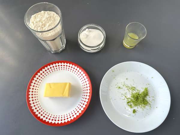 Biscuiți cu unt și lămâie verde, acoperiți cu glazură - Preparare etapa 1