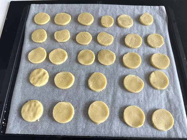 Biscuiți cu unt și lămâie verde, acoperiți cu glazură - Preparare etapa 7