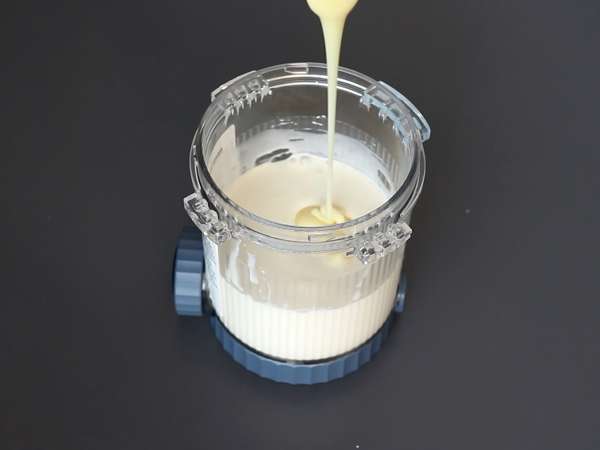 McFlurry de casă cu caramel și ciocolată neagră, preparat cu Ninja Creami - Preparare etapa 1
