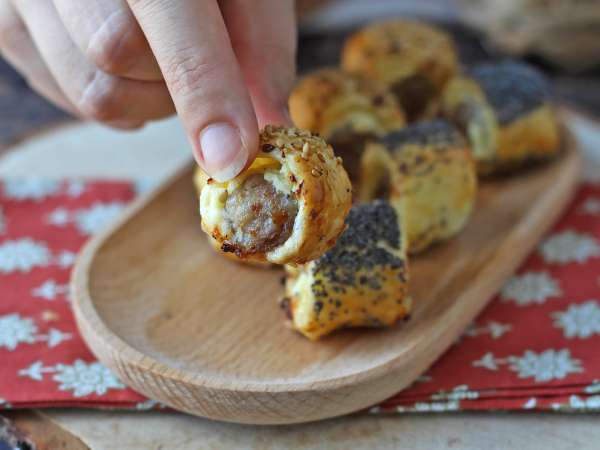 Rulou cu cârnați și brânză la friteuza cu aer cald - Preparare etapa 10
