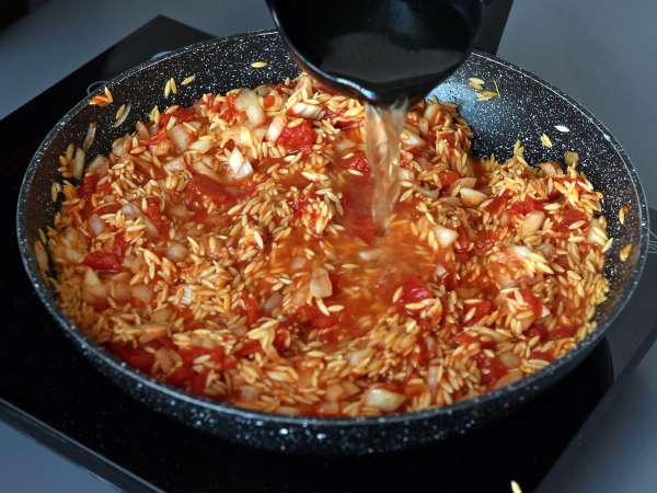 Paste orzo cu roșii și creveți, preparate ca un risotto - Preparare etapa 5