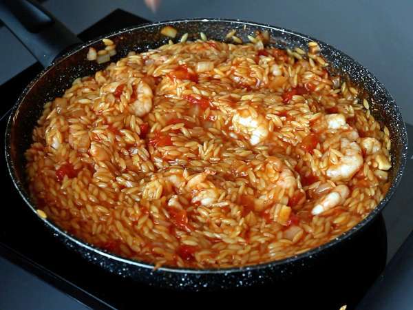 Paste orzo cu roșii și creveți, preparate ca un risotto - Preparare etapa 7