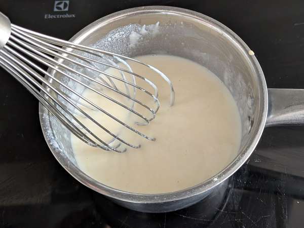 Timballo de rigatoni la cuptor cu cârnați, sos bechamel și mozzarella - Preparare etapa 5