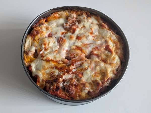 Timballo de rigatoni la cuptor cu cârnați, sos bechamel și mozzarella - Preparare etapa 13