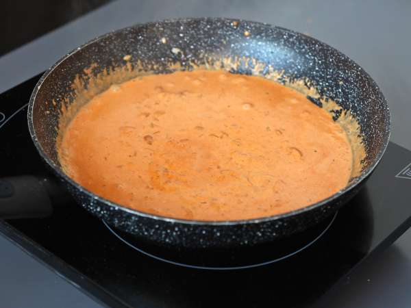 Tăiței udon cu pui și sos cremos de curry thailandez - Preparare etapa 4