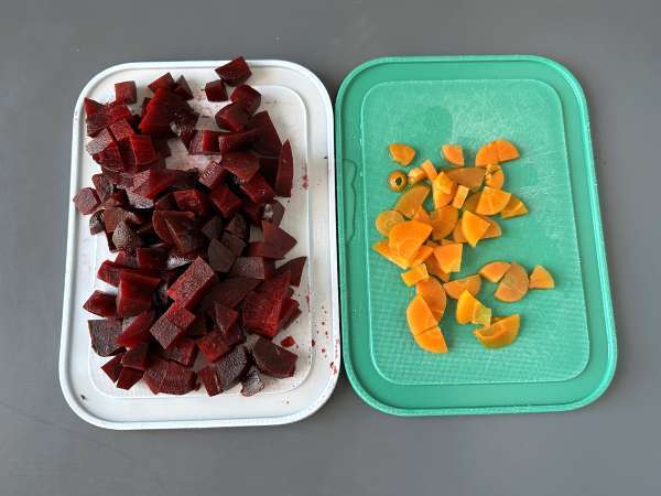 Salată de sfeclă cu halloumi la grătar - Preparare etapa 1