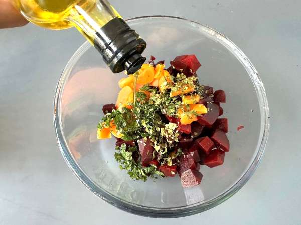 Salată de sfeclă cu halloumi la grătar - Preparare etapa 3
