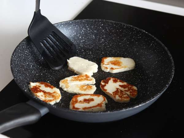 Salată de sfeclă cu halloumi la grătar - Preparare etapa 7