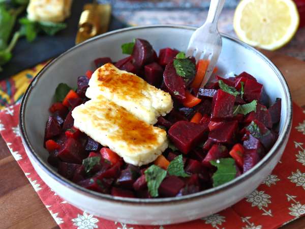 Salată de sfeclă cu halloumi la grătar - Preparare etapa 9