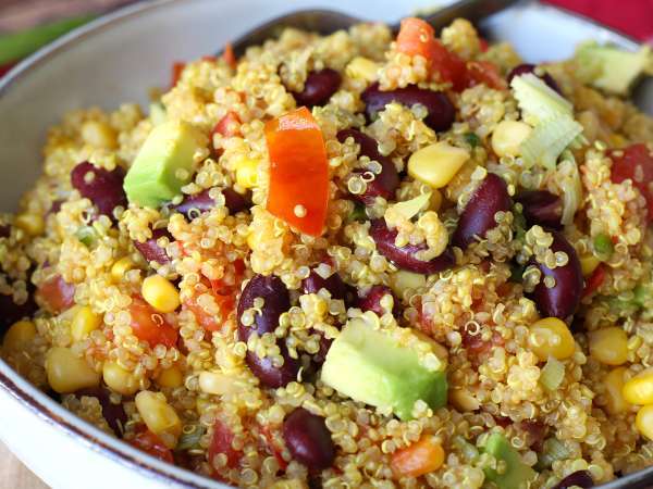 Salată proteică de quinoa cu fasole roșie și porumb - Preparare etapa 8
