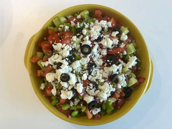 Salată de linte, feta și edamame cu legume crocante - Preparare etapa 5