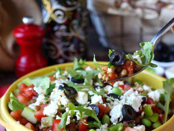 Salată de linte, feta și edamame cu legume crocante - Preparare etapa 6