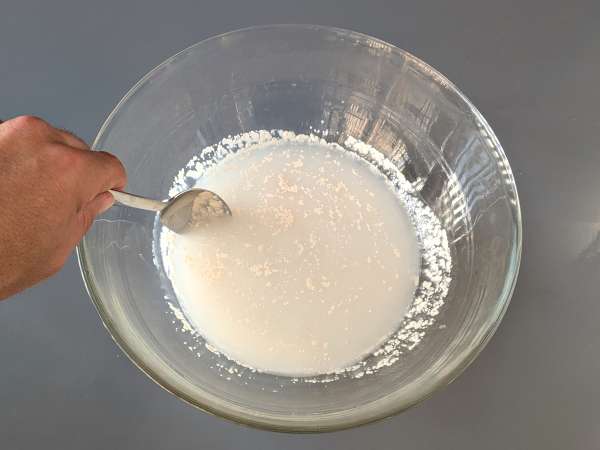 Focaccia groasă și pufoasă cu roșii cherry, măsline și oregano - Preparare etapa 1