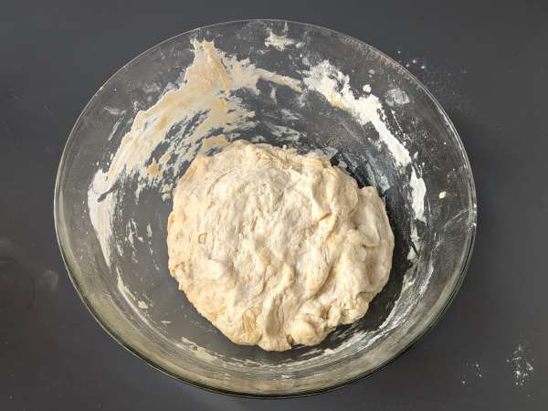 Focaccia groasă și pufoasă cu roșii cherry, măsline și oregano - Preparare etapa 4