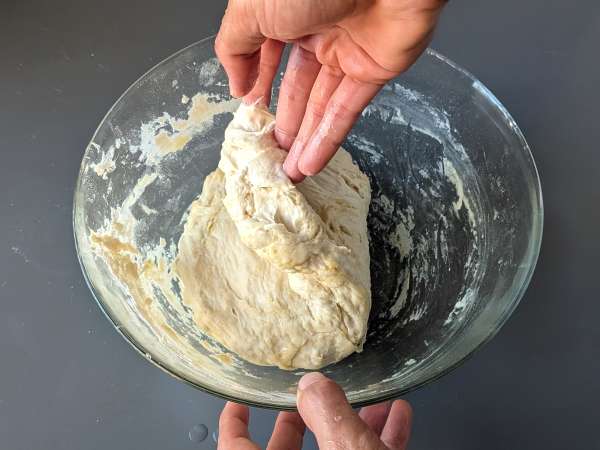 Focaccia groasă și pufoasă cu roșii cherry, măsline și oregano - Preparare etapa 6