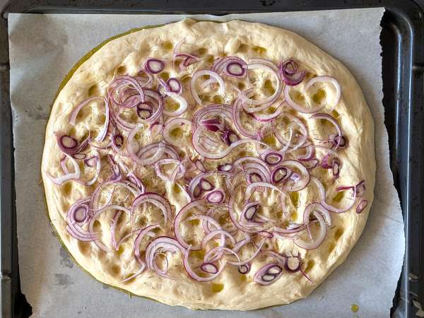 Focaccia rustică cu ceapă și rozmarin - Preparare etapa 10