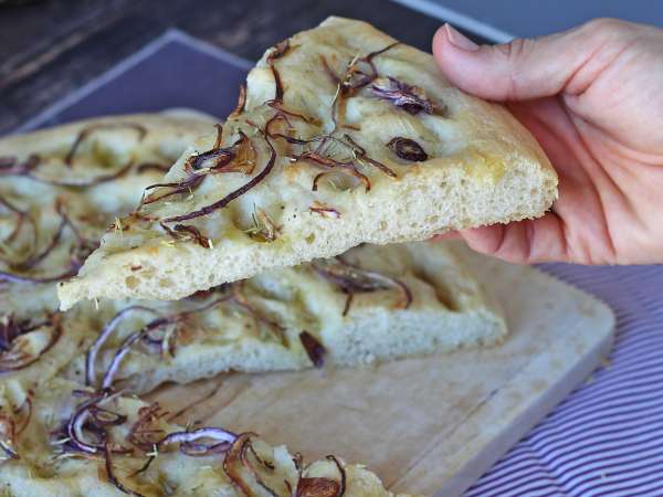 Focaccia rustică cu ceapă și rozmarin - Preparare etapa 13