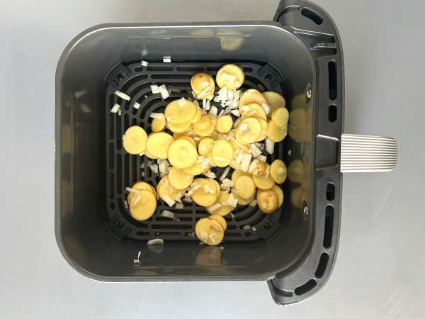 Cod la Air Fryer cu sos de vin alb, cartofi și legume - Preparare etapa 2