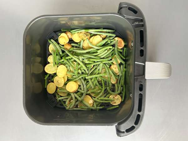 Cod la Air Fryer cu sos de vin alb, cartofi și legume - Preparare etapa 3