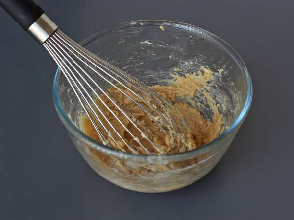 Biscuiți cu ciocolată, pufoși și crocanți - Preparare etapa 1