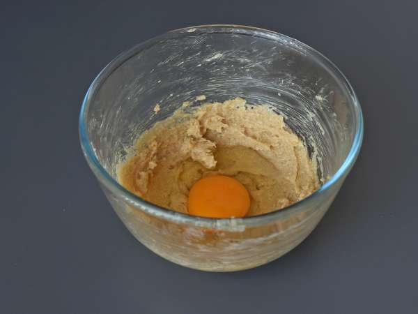 Biscuiți cu ciocolată, pufoși și crocanți - Preparare etapa 2