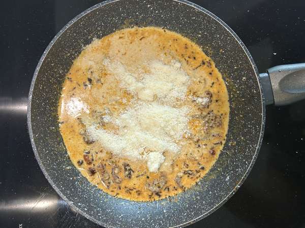 Marry Me Chicken Pasta: paste cremoase cu pui, roșii uscate și parmezan - Preparare etapa 8