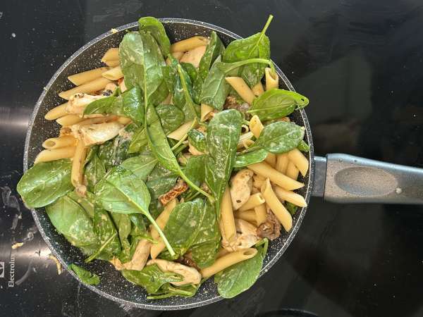 Marry Me Chicken Pasta: paste cremoase cu pui, roșii uscate și parmezan - Preparare etapa 11