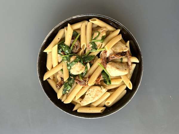 Marry Me Chicken Pasta: paste cremoase cu pui, roșii uscate și parmezan - Preparare etapa 12