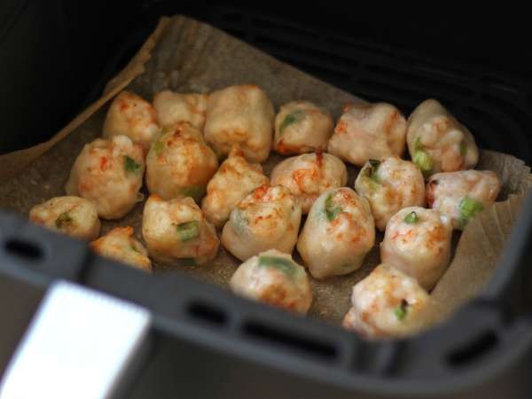 Aperitive cu creveți în stil rulouri de primăvară, preparate la friteuza cu aer cald - Preparare etapa 7