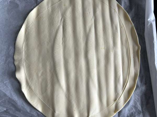 Tartă subțire cu smochine, brie și nuci - Preparare etapa 4