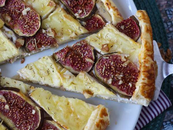 Tartă subțire cu smochine, brie și nuci - Preparare etapa 8