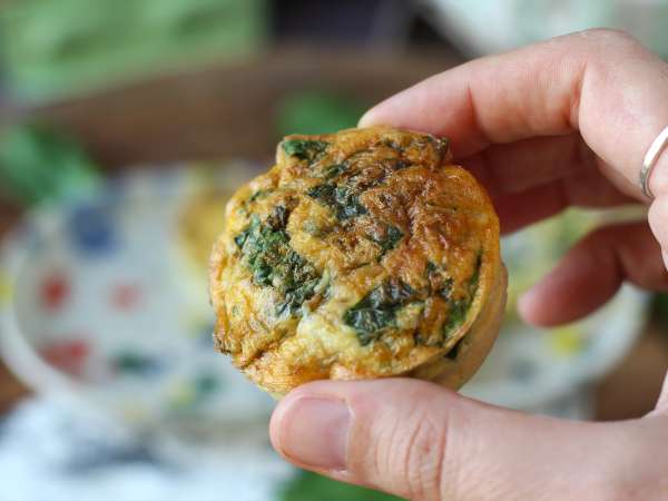 Egg bites cu brânză cottage la Air Fryer: gustări ușoare și bogate în proteine - Preparare etapa 5