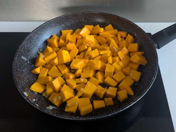 Lasagna cu dovleac, speck și nuci cremoase și crocante - Preparare etapa 1