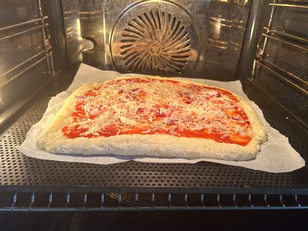 Pizza cu brânză cottage - Preparare etapa 6