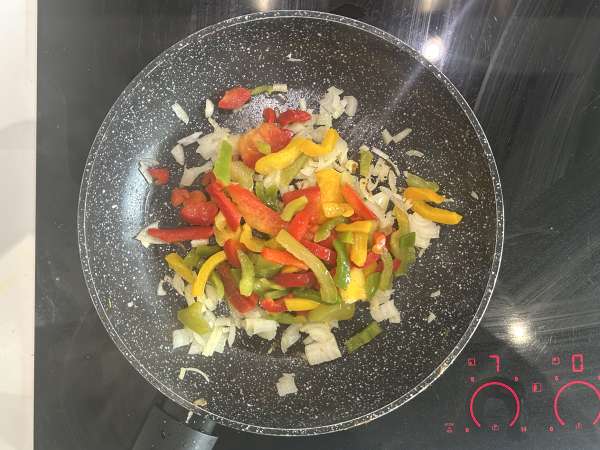 Quiche fără aluat cu somon, spanac și brânză cottage - Preparare etapa 2
