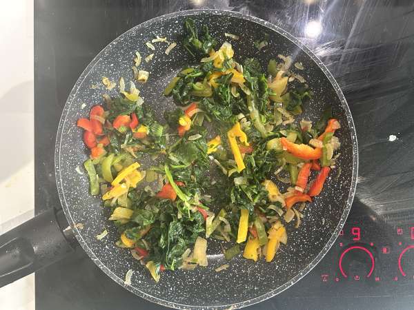 Quiche fără aluat cu somon, spanac și brânză cottage - Preparare etapa 3